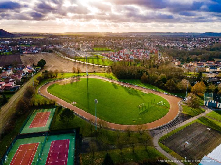 Le terrain de football du complexe sportif Léo Lagrange