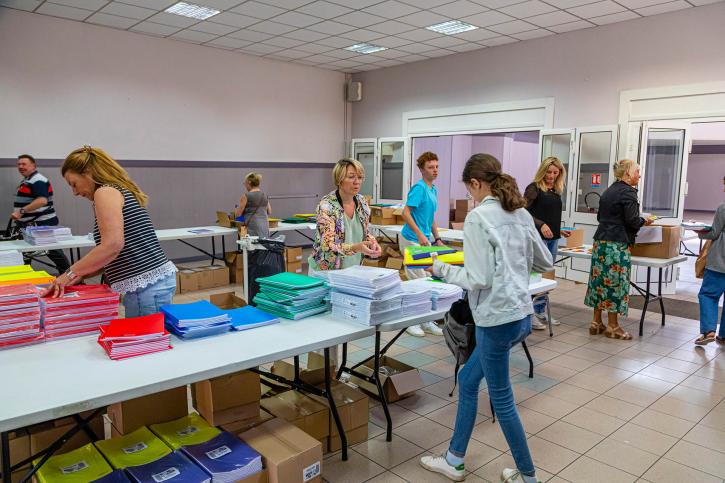 Remise des fournitures scolaires
